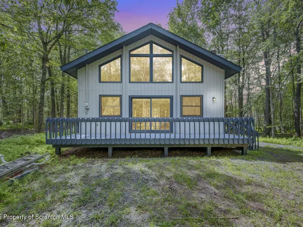 127 Livingston Ln, Gouldsboro, PA 18424