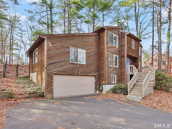 2nd image of 31 Woodduck Farms Road