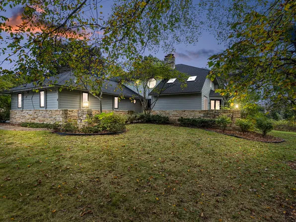 5452 N Tall Oaks Dr, Long Grove, IL 60047