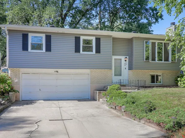 315 Arrowhead Dr, Shorewood, IL 60404