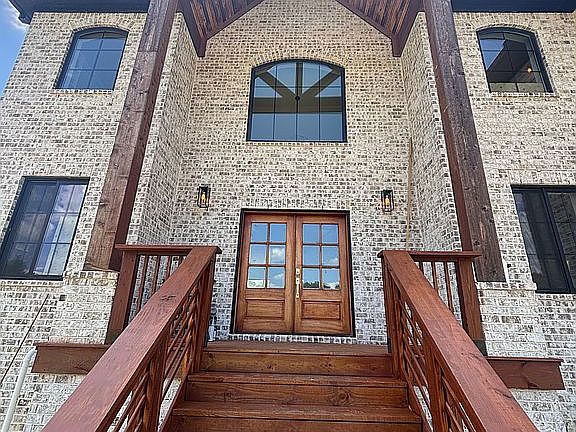 3rd image of 4850 Pinecrest Ct
