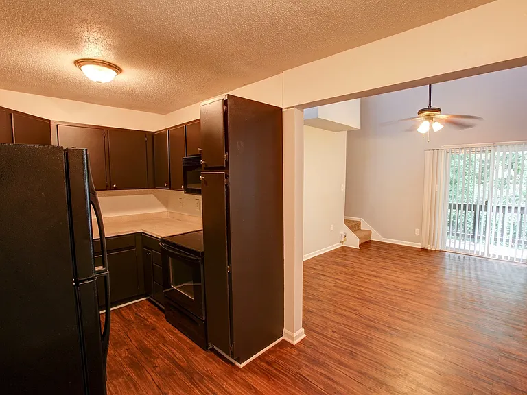Wendover Walk Apartments — Photo 8