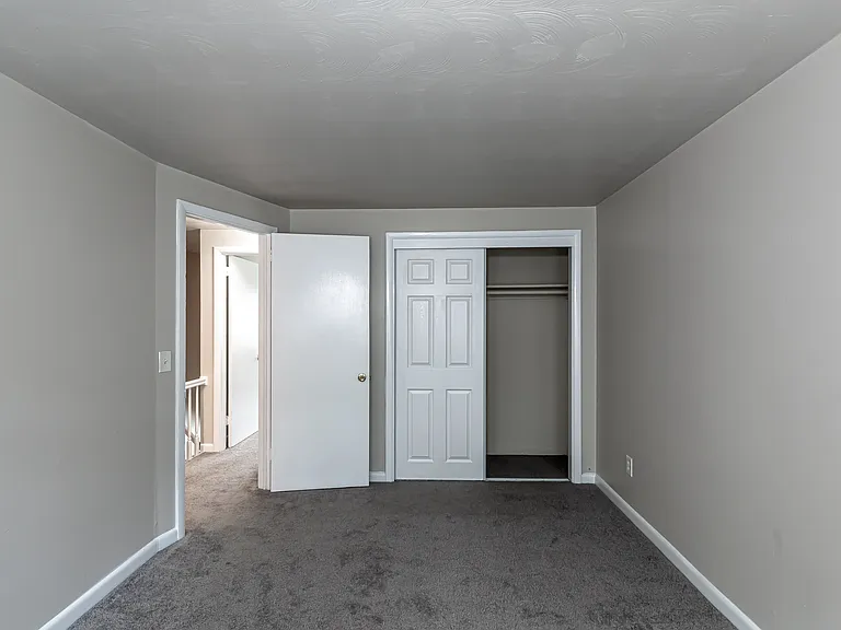Farmington Court Apartments — Photo 34