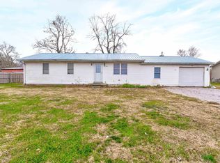 511 W 10th St, Grandview, IN 47615