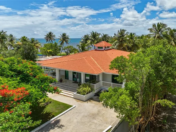 6 Camino Las Picuas, Rio Grande, PR 00745