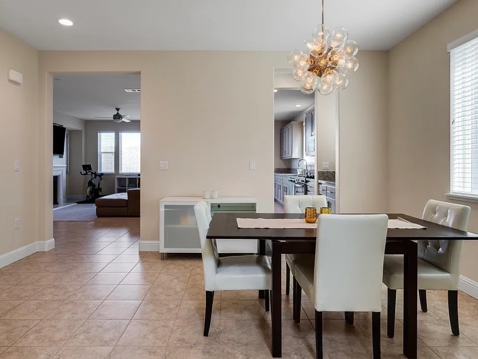 3131 La Corona Dr