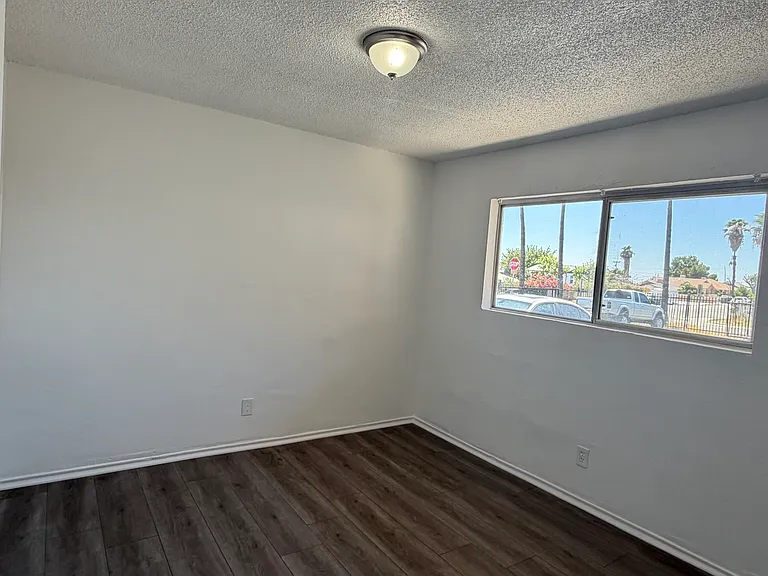 1700 Lincoln St #4 — Photo 2