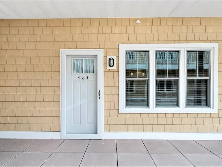 128 Ashworth Ave #203 — Photo 6