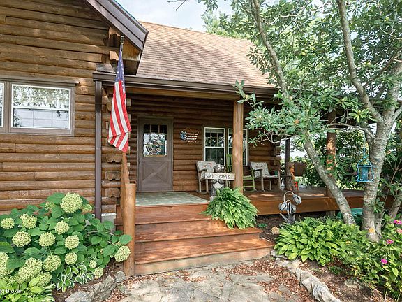 3rd image of 472 Barton Ln