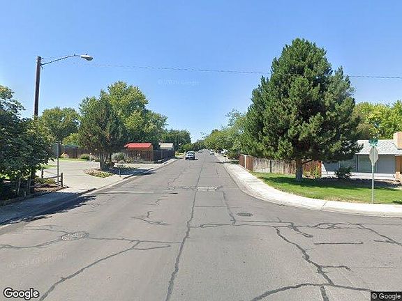 Exterior Neighborhood (street photo)