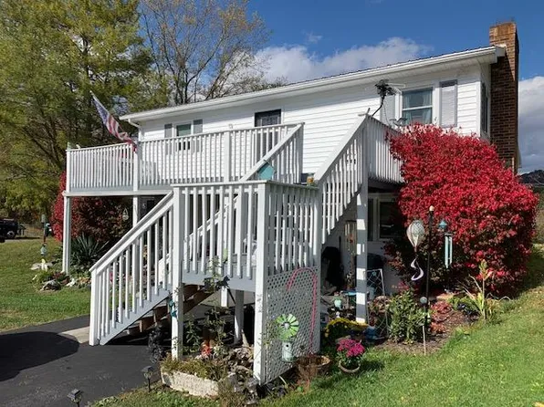 220 Caroline Dr, Marion, VA 24354