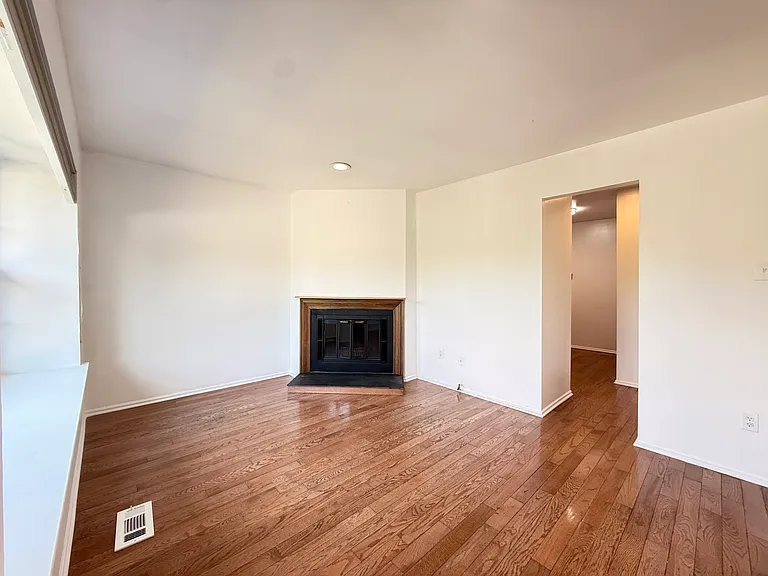 1187 Heyward Rd — Photo 4