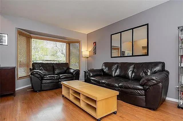 135 Cassin Cres — Photo 5