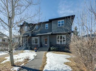 3043 E 28th St SW, Calgary, AB T3E2J4