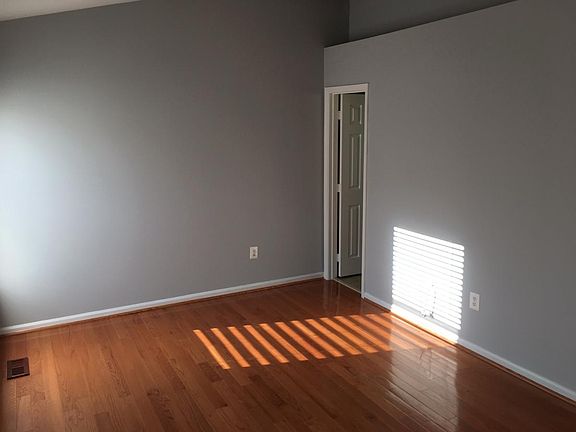 3rd image of 7748 Desiree St