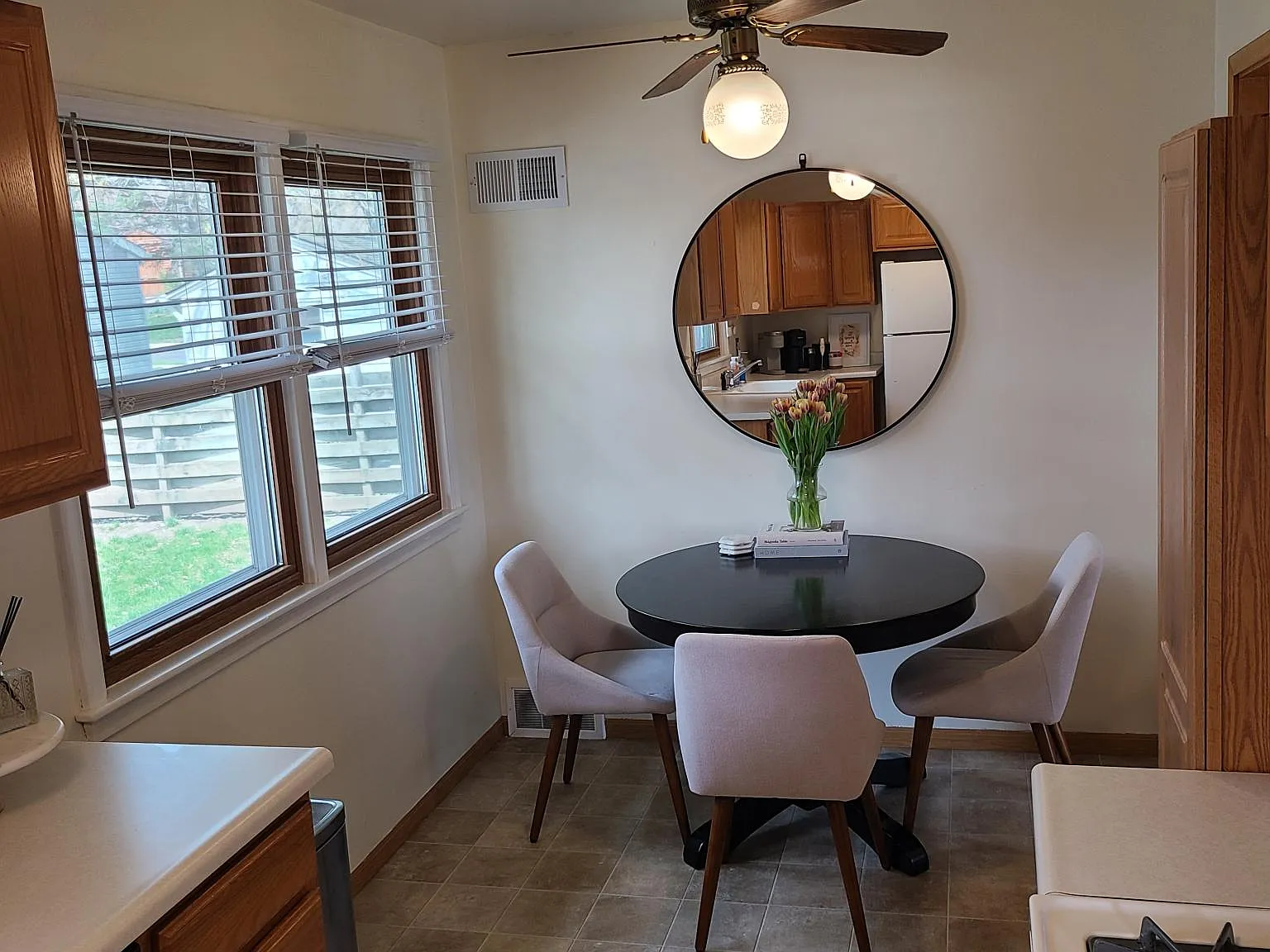 2 bed, 864 sqft, $1,250 — Photo 4
