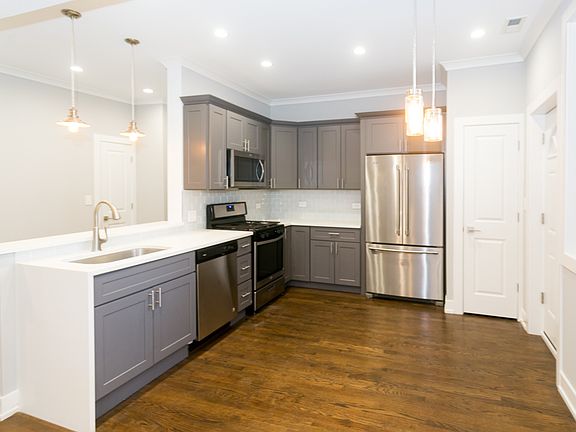3rd image of 3148 W Sunnyside Ave APT 1F