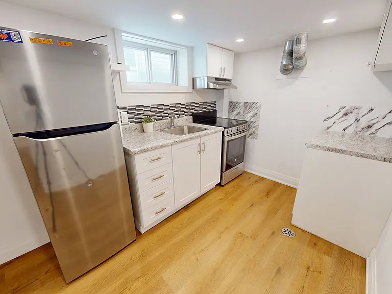 275 Oakwood Ave — Photo 32