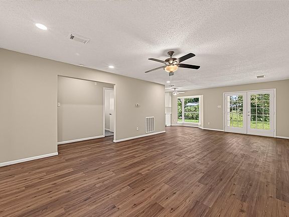 4th image of 2305 Kingsway Dr
