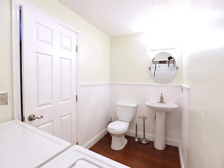 Wellington Cir — Photo 10