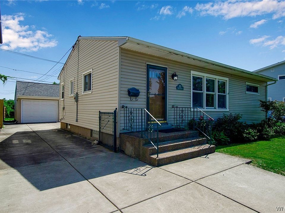 1st image of 223 Dunlop Ave