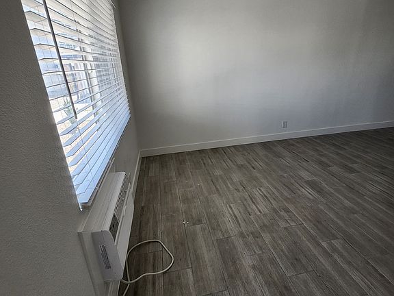 3rd image of 119 W New York Ave APT 2