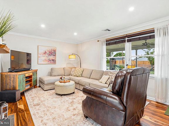 4th image of 53 Birch Dr