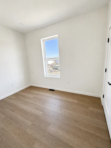 546 Saratoga St #3R Photo 1