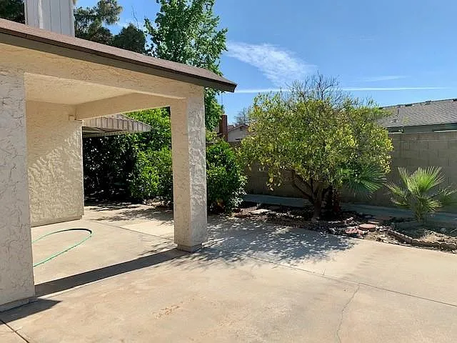 6078 N Hazel Ave — Photo 27
