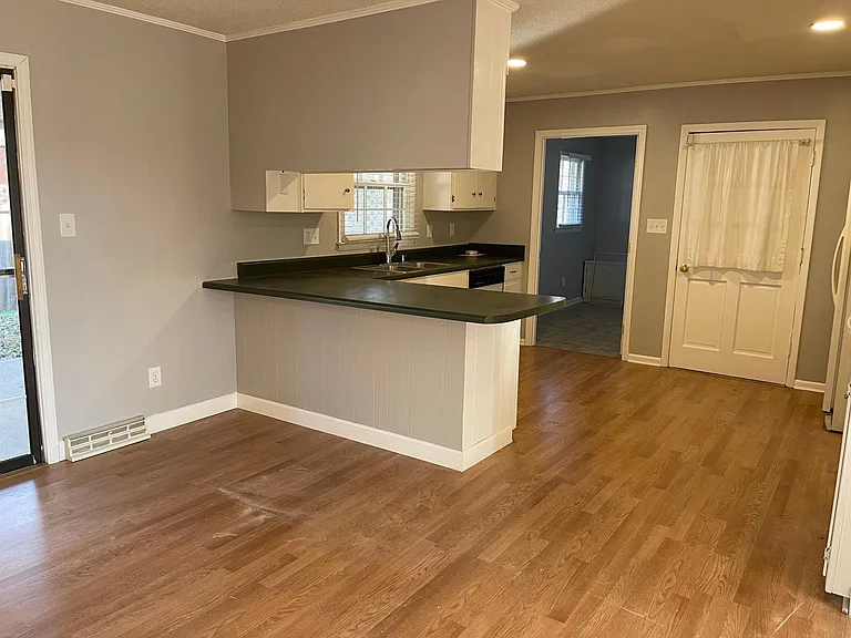 926 Terry St — Photo 5