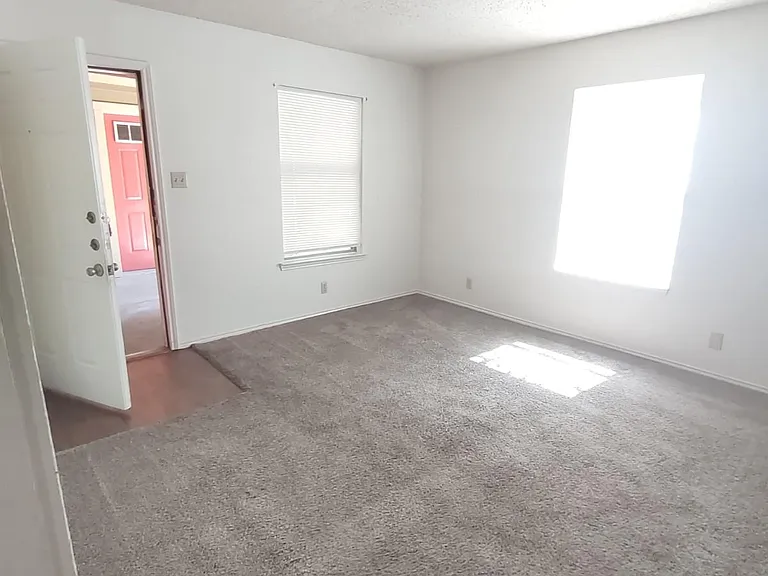 1121 N Locust St #7 — Photo 8