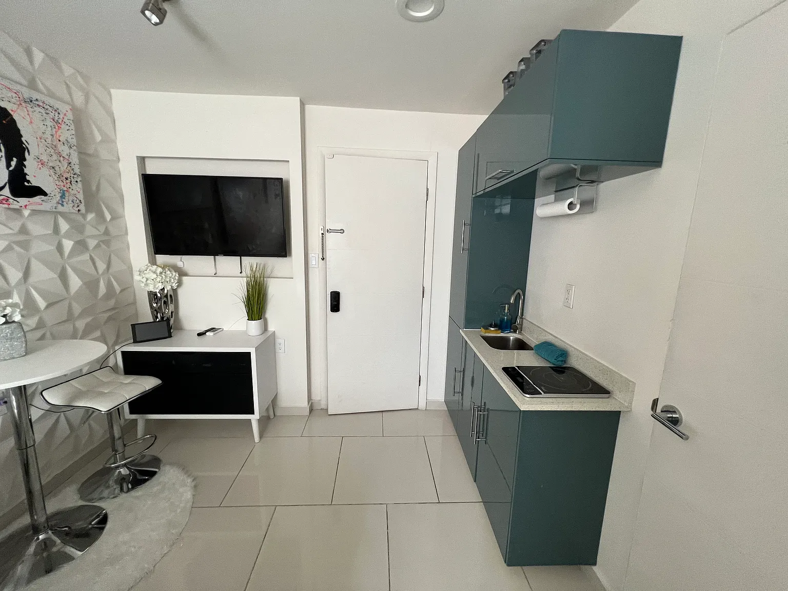 Studio, 150 sqft, $1,195 — Photo 3