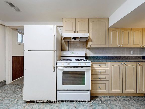 5th image of 177 Maple Ave