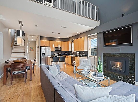 4th image of 921 N Winchester Ave #3