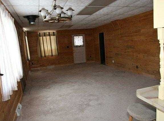 4th image of 211 E Stockton St