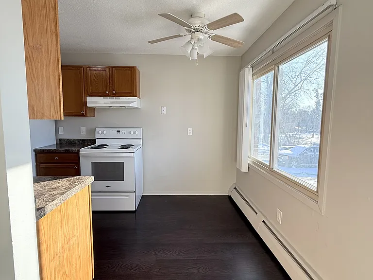 Parkview Apartments — Photo 14
