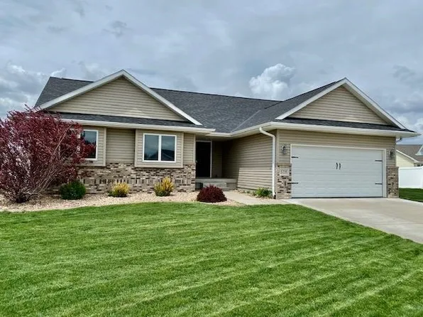 1711 W 12th Street Pl, Kearney, NE 68845