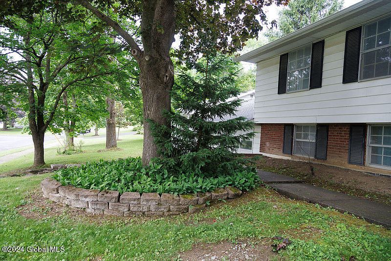 4th image of 107 Davies Lane