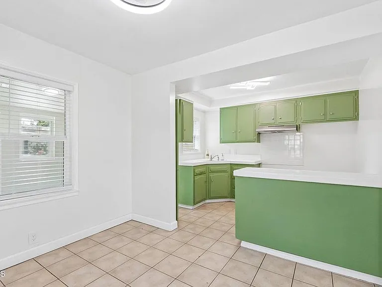 5616 N Gladys Ave — Photo 7