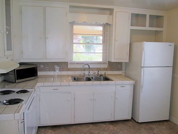 4th image of 1313 Sunnyside Dr