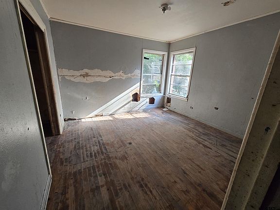 4th image of 496 W Blackbourn St