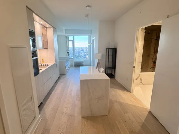 11 Yorkville Ave #4803, Toronto, ON M4W 0B7