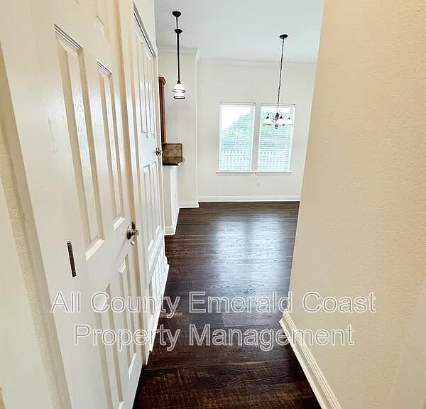 722 Kelly St — Photo 29