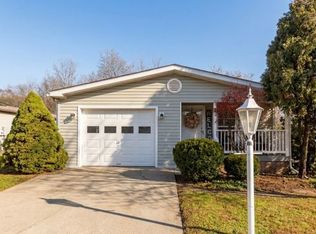 249 Rock Lake Dr, Zelienople, PA 16063
