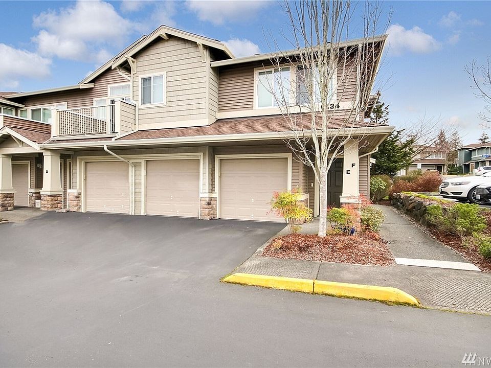 Wonderful exterior, top floor condominium in the Capri neighborhood of Lakeland.