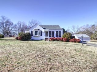 614 S Mountain View Rd, Greer, SC 29651