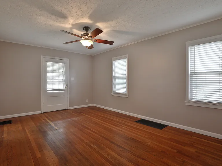 2725 Allegheny Ave — Photo 5
