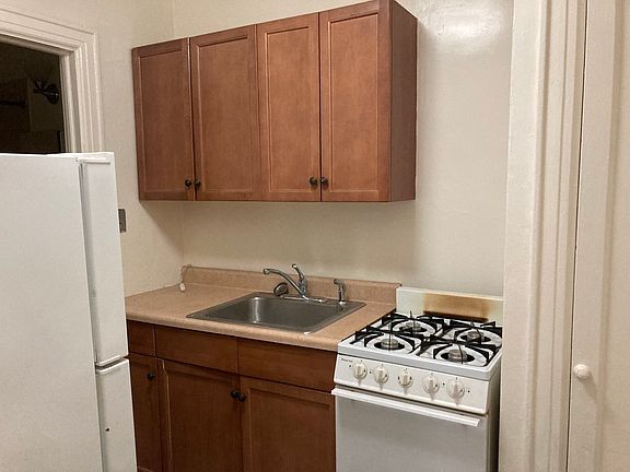 5th image of 142 Henry St APT 5