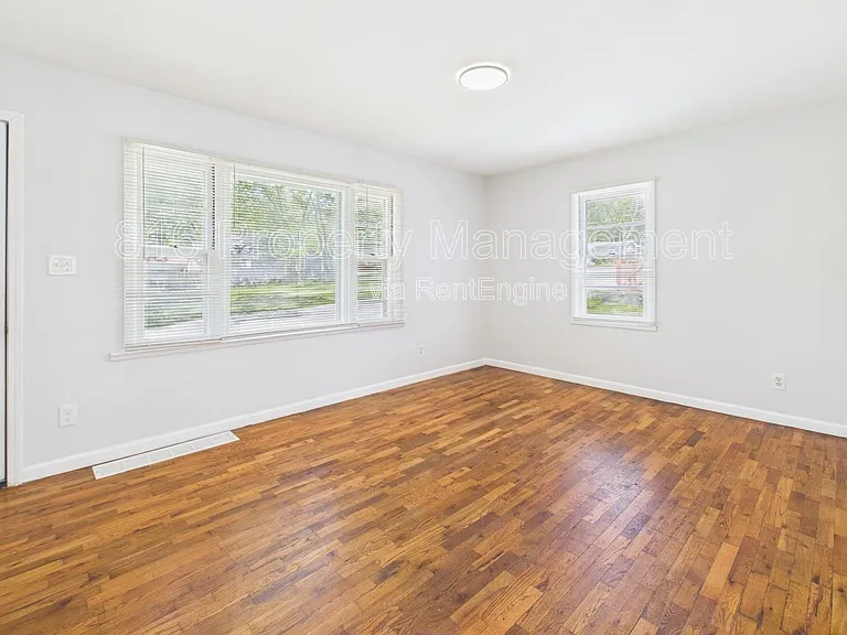 10323 E 20th St S — Photo 2