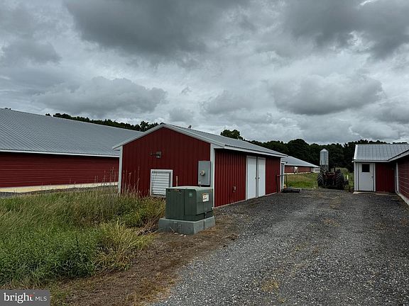 3rd image of 4689 Woodpecker Rd